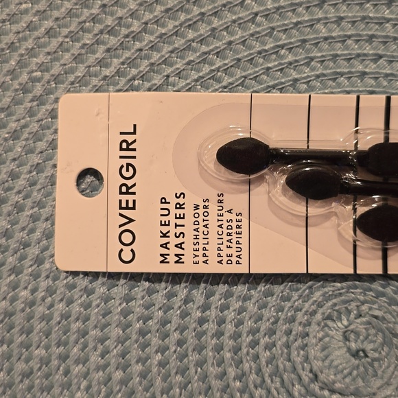 COVERGIRL BRAND WOMEN'S MAKEUP POWDER PUFFS AND EYESHADOW APPLICATORS BUNDLE - Picture 4 of 9